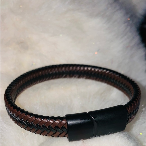 Bracelets - Picture 2 of 4